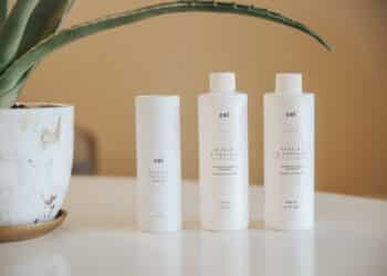 Dit is waarom je een shampoo en conditioner moet gebruiken bij elke wasbeurt