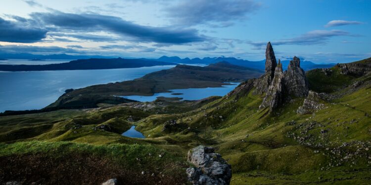 Een reis om nooit te vergeten: ontdek Schotland vanuit de trein 1 joshua earle v75QJQRZPic unsplash