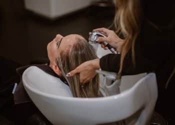 De voor en nadelen van zilvershampoo