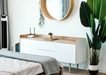 photo 1556020685 ae41abfc9365