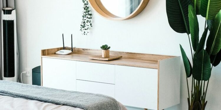 photo 1556020685 ae41abfc9365