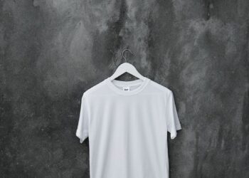 photo 1581655353564 df123a1eb820