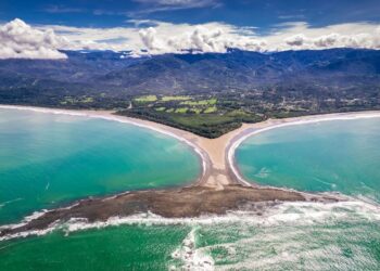 photo 1684182127484 48268d412fce