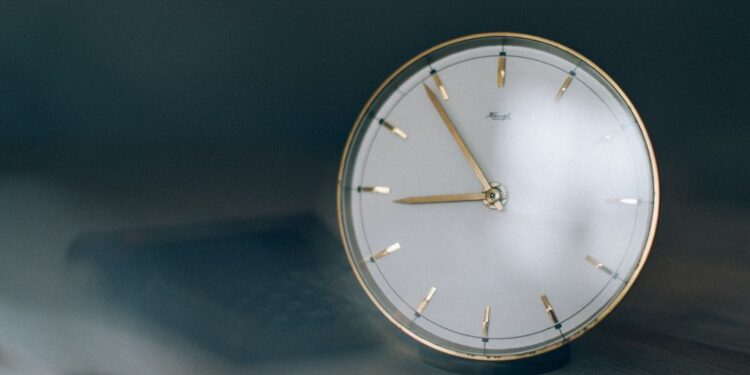 photo 1668678437217 ad4bcac34f32