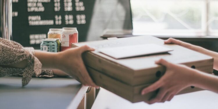 photo 1594392175511 30eca83d51c8