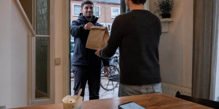 Wat kost een McFlurry bij bezorgen? Reken je totaalbedrag uit 1 Een McFlurry laten bezorgen kost meer dan de prijs in het dessertmenu